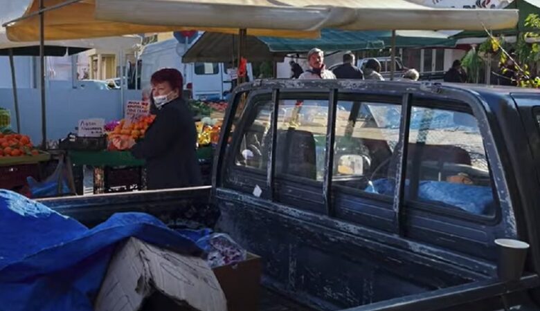 Ηράκλειο: Αυτοκίνητο παρέσυρε γυναίκα και δεκάδες πάγκους σε λαϊκή αγορά