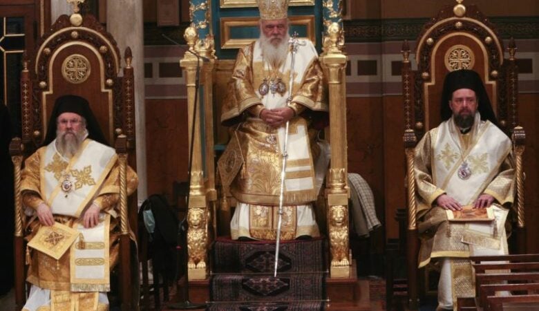 Εικόνες από  τη Θεία Λειτουργία των Χριστουγέννων που τέλεσε ο Αρχιεπίσκοπος Ιερώνυμος στη Μητρόπολη Αθηνών