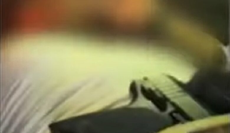 Γνωστός τράπερ ανέβασε βίντεο ζωσμένος με δύο πιστόλια μέσα σε κλαμπ