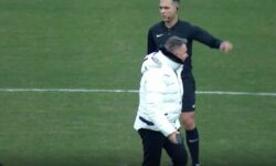 Λάρισα: Ο Αλέξης Κούγιας εισέβαλε στο γήπεδο και αποβλήθηκε – Δείτε το βίντεο