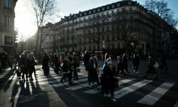 Κορονοϊός: Νέο «μαύρο» ρεκόρ με πάνω από 350.000 ημερήσια κρούσματα θα ανακοινωθεί στη Γαλλία
