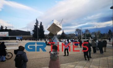 Κορονοϊός: Τεράστια ουρά για rapid test έξω από τη ΔΕΘ