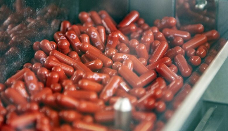 Kορονοϊός: Το Βέλγιο θα αγοράσει από 10.000 δόσεις των χαπιών της Pfizer και της Merck