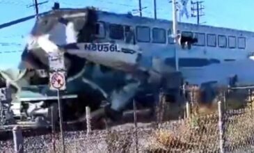 Απίστευτη διάσωση πιλότου που προσγειώθηκε σε γραμμές τρένου – Δείτε βίντεο από την σύγκρουση