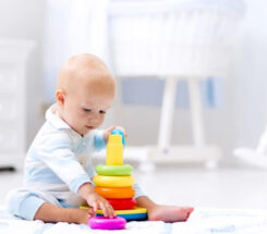 Τα παιχνίδια που θα βοηθήσουν στην ανάπτυξη του παιδιού σας στα 1-2 έτη