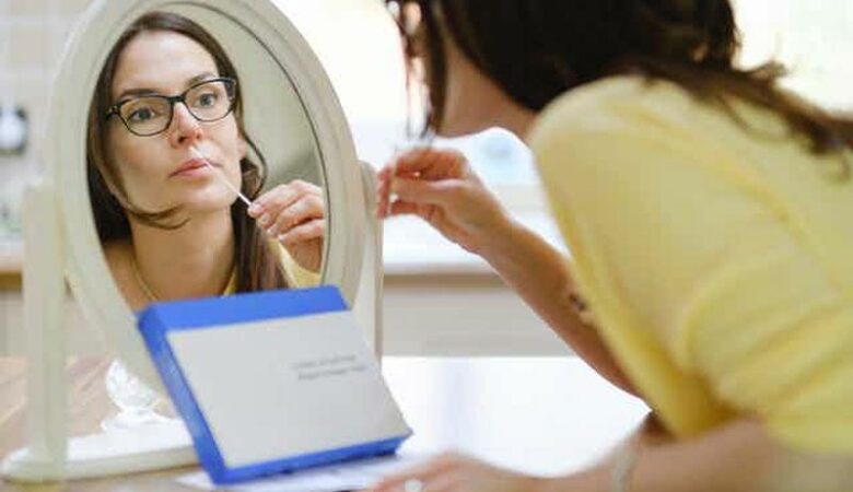 Η FDA προειδοποιεί για τα self test: Μην τα χρησιμοποιείτε στον λαιμό αντί για τη μύτη