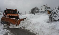Καθαρίστηκαν οι δρόμοι στον ορεινό όγκο Ολύμπου και Κισσάβου – Συνεχής αποχιονισμός