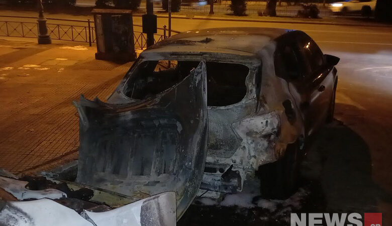 Άγνωστοι έκαψαν αυτοκίνητα τα ξημερώματα στο Κολωνάκι