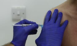 Κορονοϊός: Ποιο εμβόλιο δίνει τα περισσότερα αντισώματα κατά της παραλλαγής Όμικρον