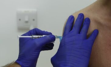 Παγώνη: «Πρέπει όλοι να κάνουμε το επικαιροποιημένο εμβόλιο κορoνοϊού και γρίπης»