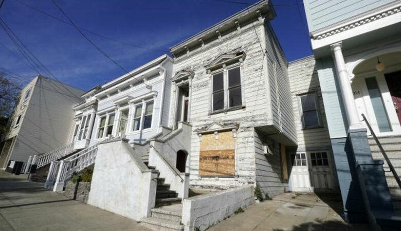 «Το χειρότερο σπίτι στην καλύτερη γειτονιά» πουλήθηκε σχεδόν δύο εκατ. δολάρια