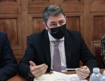 Ανδρουλάκης: Η κυβέρνηση αδυνατεί να αντιμετωπίσει το κύμα ακριβείας