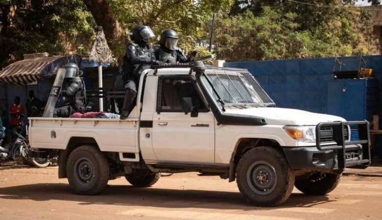 Μπουρκίνα Φάσο: Η κυβέρνηση επιβεβαίωσε ότι ακούστηκαν πυροβολισμοί σε στρατόπεδα