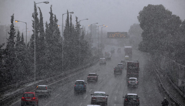 Κακοκαιρία Ελπίδα: Διακοπή της κυκλοφορίας στην Αθηνών-Λαμίας, στο ρεύμα προς Φθιώτιδα