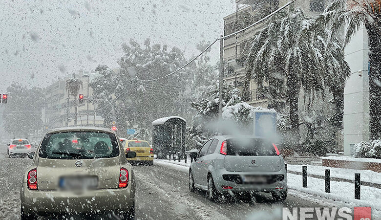 Κακοκαιρία «Ελπίδα»: Χιόνια και μποτιλιάρισμα στην πρωτεύουσα – Ποιοι δρόμοι είναι κλειστοί, ουρές χιλιομέτρων στην Αττική Οδό