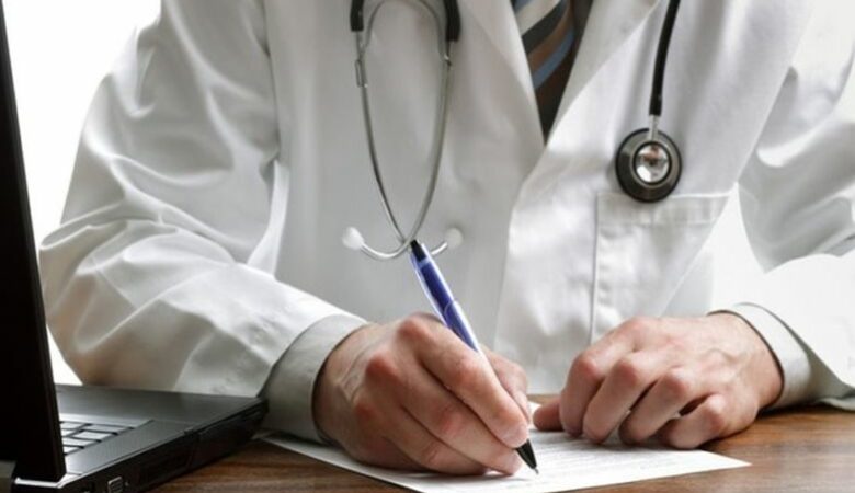 Ανασφάλιστοι: Από 15 Μαρτίου η συνταγογράφηση από τους γιατρούς των δημόσιων υγειονομικών μονάδων