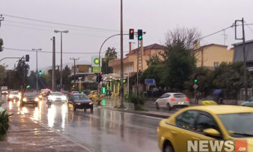 Η νεροποντή έφερε προβλήματα σε δρόμους της Αθήνας