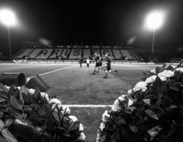 Super League: Νίκη του Άρη επί της ΑΕΚ στις καθυστερήσεις, αλλά χωρίς χαμόγελα