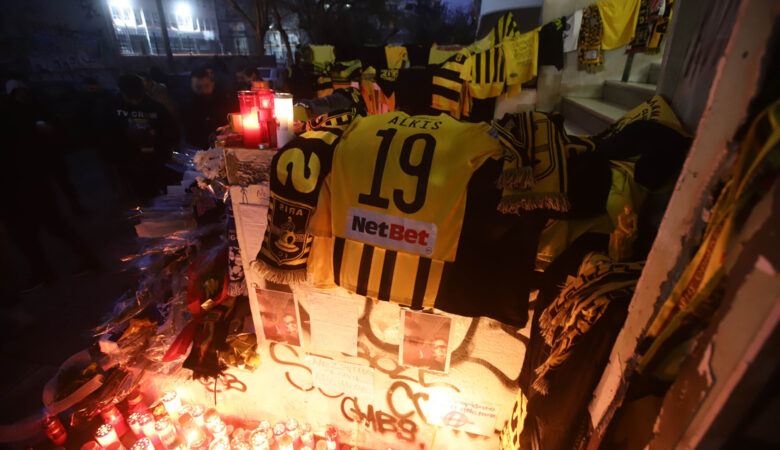 Δολοφονία Άλκη στη Θεσσαλονίκη: Στο δωμάτιο του 19χρονου μέρος των αφιερωμάτων που άφησαν πολίτες