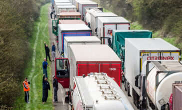 Κορονοϊός: Στα άκρα φορτηγατζήδες και κυβέρνηση για τα περιοριστικά μέτρα στον Καναδά
