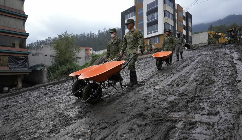 Πλημμύρες στον Ισημερινό: Έφτασαν τους 27 οι νεκροί και τους 53 οι τραυματίες