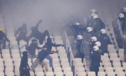 Σε διαβάθμιση του κινδύνου στα γήπεδα προσανατολίζεται η ΕΛ.ΑΣ. – «Κίτρινος», «Πορτοκαλί» και «Κόκκινος» συναγερμός