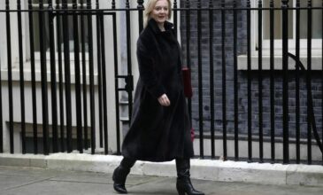 Εσπευσμένα πάει στη Μόσχα η Βρετανίδα υπουργός Εξωτερικών
