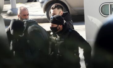 Δολοφονία Άλκη στη Θεσσαλονίκη – Δικηγόρος 21χρονου Έλληνα: «Δεν έχει σκοτωθεί κανείς με το δρεπάνι, έχει σκοτωθεί με άλλο μέσο»