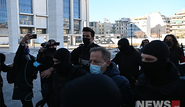Δημήτρης Λιγνάδης: Εξαίρεσε τρεις γυναίκες ο Αλέξης Κούγιας και ζήτησε διακοπή
