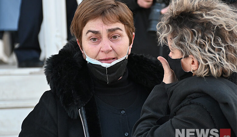 Ξέσπασε η μητέρα της Ελένης Τοπαλούδη: «Γουρούνια απάνθρωπα» – Διακοπή της δίκης για 10 Μαρτίου