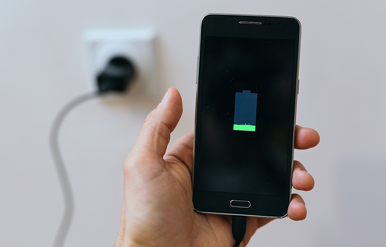 Τι να κάνεις αν το κινητό σου μένει συνέχεια από μπαταρία