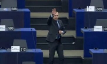 Σάλος με ευρωβουλευτή που χαιρέτισε ναζιστικά μέσα στο Ευρωπαϊκό Κοινοβούλιο