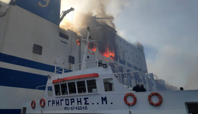 Φωτιά στο «Euroferry Olympia»: Δώδεκα οι αγνοούμενοι σύμφωνα με το Λιμενικό – Σώθηκε ο ένας από τους δύο οδηγούς