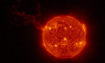 Διάστημα: Γιγάντια έκρηξη στον Ήλιο μήκους εκατομμυρίων χιλιομέτρων