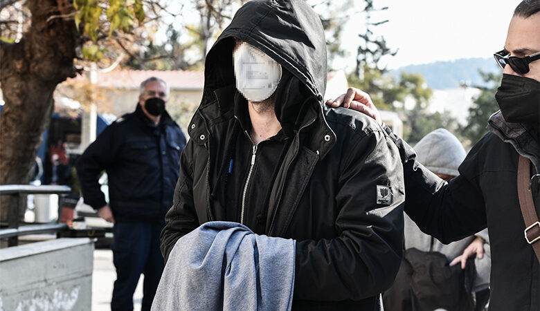 Θάνατος 44χρονου Ρομά στο Μενίδι: Ελεύθεροι αφέθηκαν ο αστυνομικός και ο συνταξιούχος 