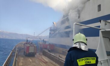 Φωτιά στο «Euroferry Olympia»: Αίσιο τέλος για τους δύο εγκλωβισμένους – Τους έσωσαν οι άνδρες της ΕΜΑΚ