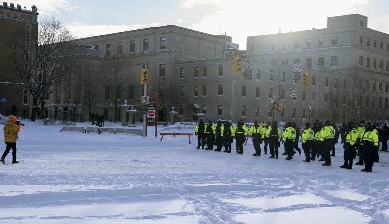 Καναδάς- κορονοϊός: Η αστυνομία επαναφέρει την Οτάβα στους κανονικούς της ρυθμούς μετά τους αποκλεισμούς
