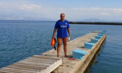 Ο Έλληνας κολυμβητής των παγωμένων διαδρομών