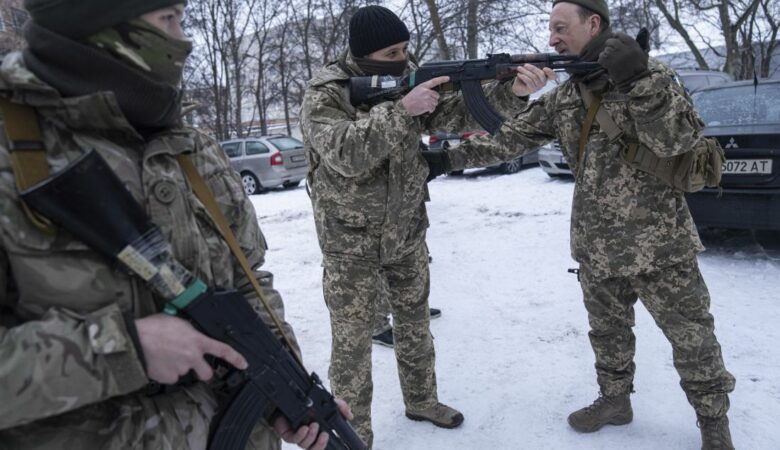 Η Ουκρανία ανακοίνωσε το θανάτο ενός στρατιώτη από βομβαρδισμούς αυτονομιστών