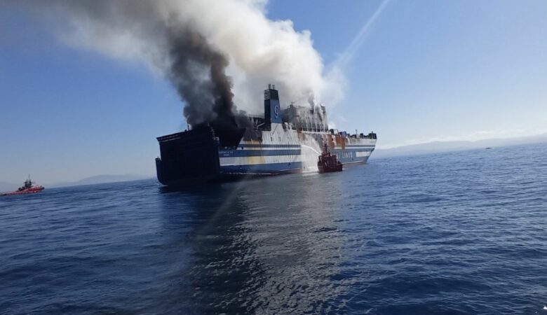 Φωτιά στο Euroferry Olympia: Βρέθηκε ζωντανός επιβάτης στην πρύμνη του πλοίου