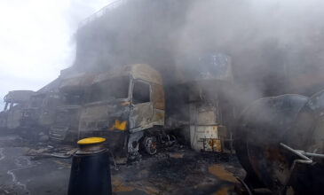 Euroferry Olympia: Συγκλονιστικές εικόνες με τα καμένα φορτηγά – Αγωνία για τους 10 αγνοούμενους