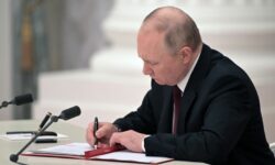 Ρωσία: Ο Πούτιν με διάταγμα εθνικοποίησε τα τυπογραφεία του νορβηγικού ομίλου Amedia