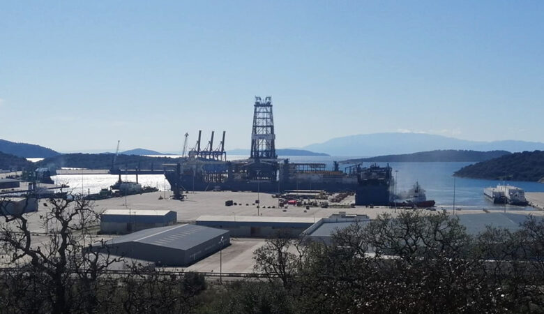 Euroferry Olympia: Συνεχίζονται οι έρευνες για τον εντοπισμό των τριών αγνοουμένων στο καμένο πλοίο
