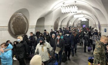 Πόλεμος στην Ουκρανία: Καταφύγιο στους σταθμούς του Μετρό του Κιέβου βρίσκουν οι άμαχοι