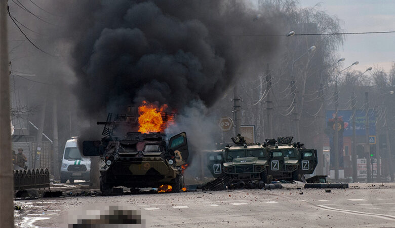 Πόλεμος στην Ουκρανία: Αερομεταφερόμενες δυνάμεις της Ρωσίας εισέβαλαν στο Χάρκοβο – Μάχες στο Κίεβο – «Έπεσε» η Χερσώνα