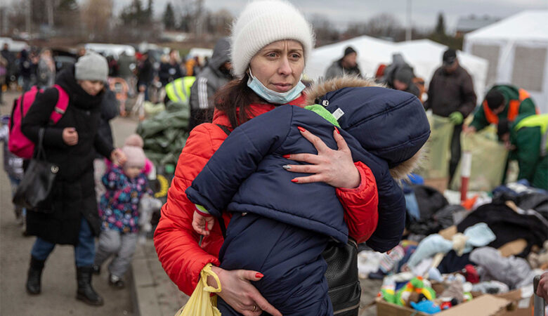 Πόλεμος στην Ουκρανία: Μισό εκατομμύριο άνθρωποι έχουν αφήσει τα σπίτια τους – Η Ευρώπη προετοιμάζεται να δεχθεί πρόσφυγες