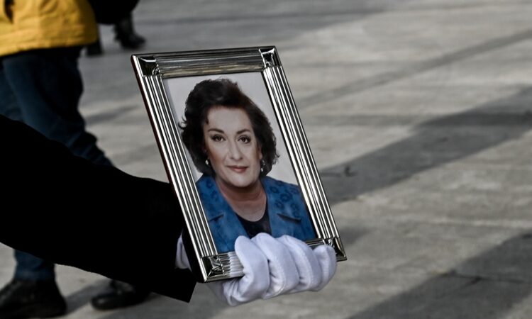 Το «τελευταίο αντίο» στη Μαριέττα Γιαννάκου – Τον επικήδειο εκφώνησε ο πρωθυπουργός Κυρ. Μητσοτάκης