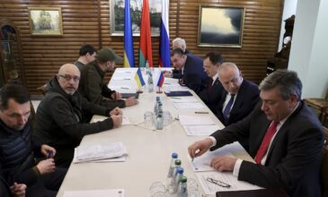 Πόλεμος στην Ουκρανία: Μόσχα και Κίεβο συμφώνησαν να δημιουργηθούν ανθρωπιστικοί διάδρομοι για την απομάκρυνση των αμάχων