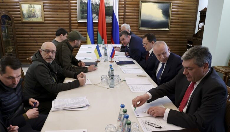 Πόλεμος στην Ουκρανία: Μόσχα και Κίεβο συμφώνησαν να δημιουργηθούν ανθρωπιστικοί διάδρομοι για την απομάκρυνση των αμάχων
