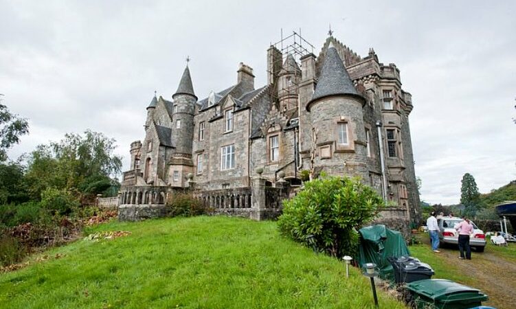 Σκωτία: Έκαναν έξωση σε οικογένεια Βέλγων από κάστρο μετά από διαμάχη 22 χρόνων